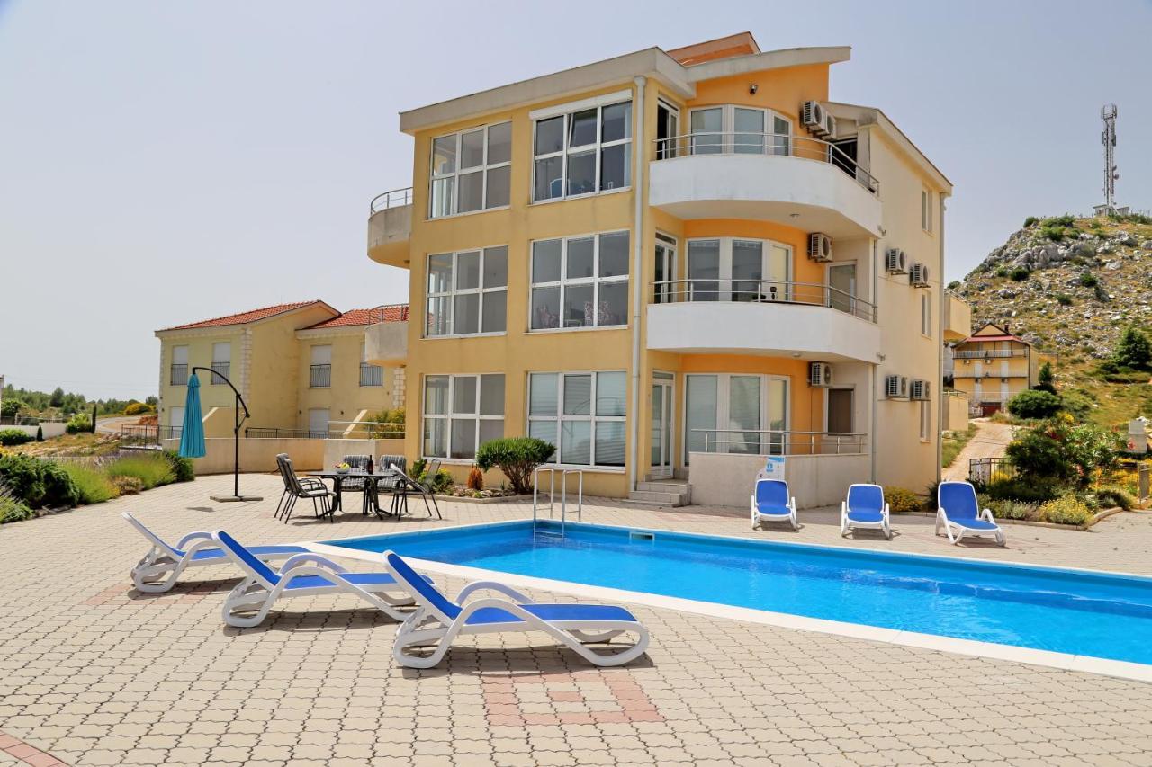 Luxury Apartment Petra Ravno Buitenkant foto